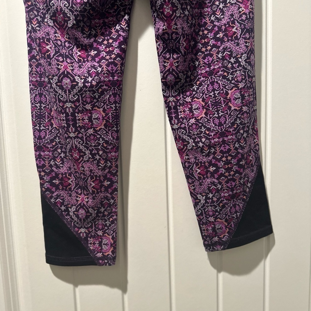 Athleta High Rise tapestry chaturangs Capri leggings yoga pants size XS‎ - Picture 9 of 9